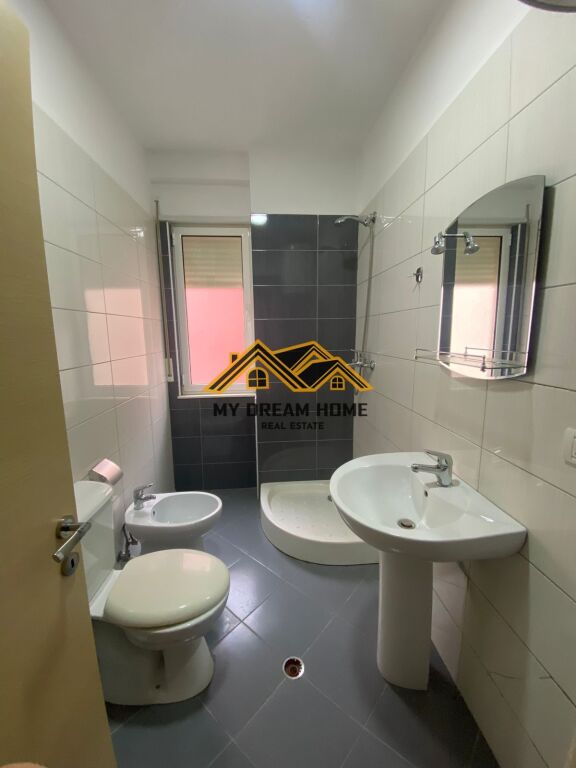 SHITET APARTAMENT 2+1+2 TEK ISH RAJONIT TE POLICISE !!!