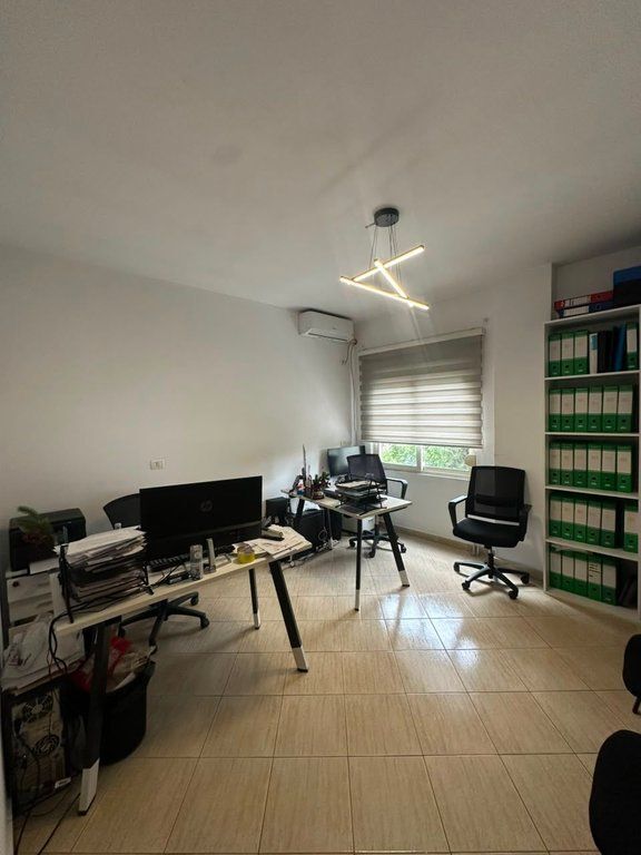 Office for Rent, Municipality of Paris