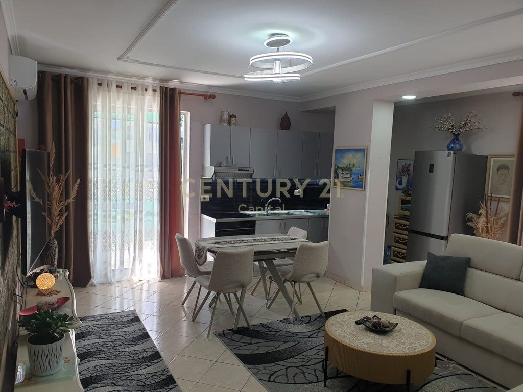 Shesim Apartament 2+1+2 + Verande – tek shkolla 9-vjecare Qesarak në Fresk