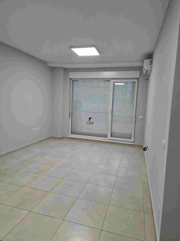 ZYRE ME QERA 55M2 21 DHJETORI 40.000 LEKE FH-76623