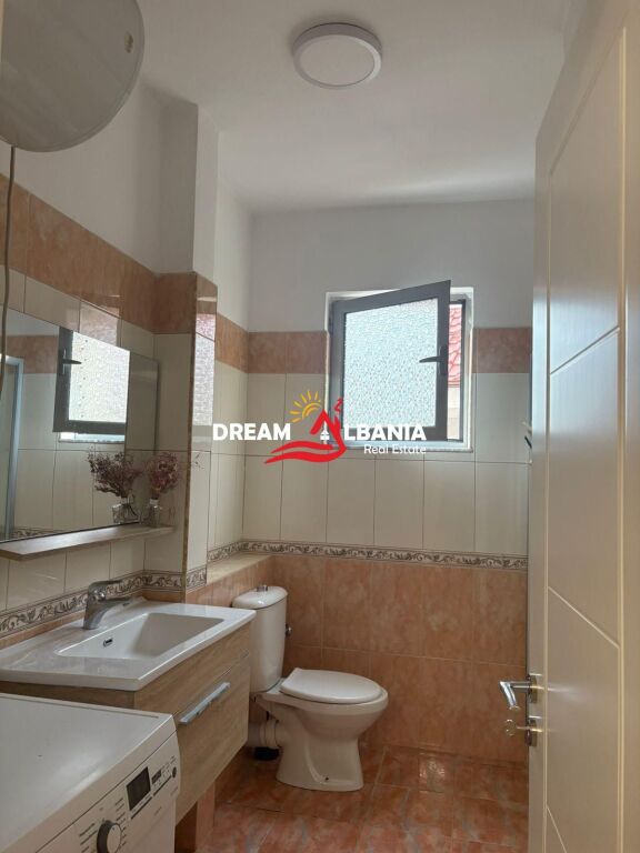Jepet me qera Apartament 2+1 Rruga e Elbasanit prane pallatit te Brigadave (ID 42215567)