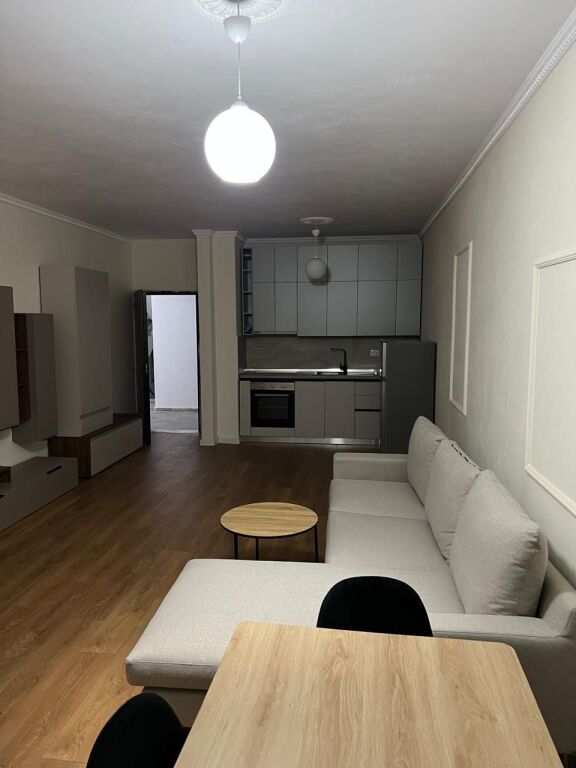 Plazh Durres Jepet me Qera 1+1 E mobiluar prane Spar Plazh