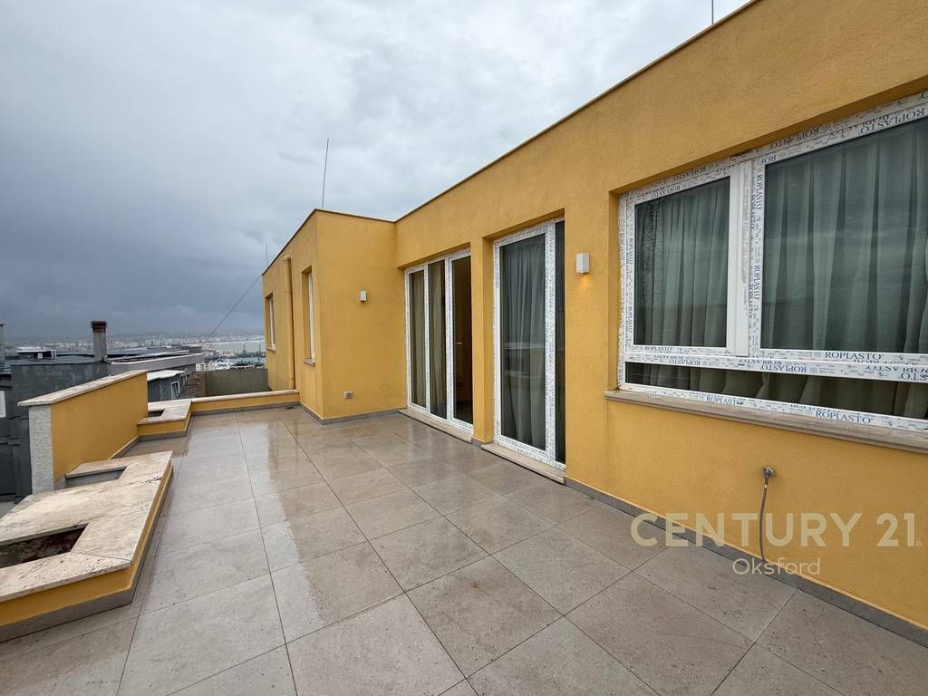 Japim me qira apartament modern+post parkimi pranë portit,Durrës!