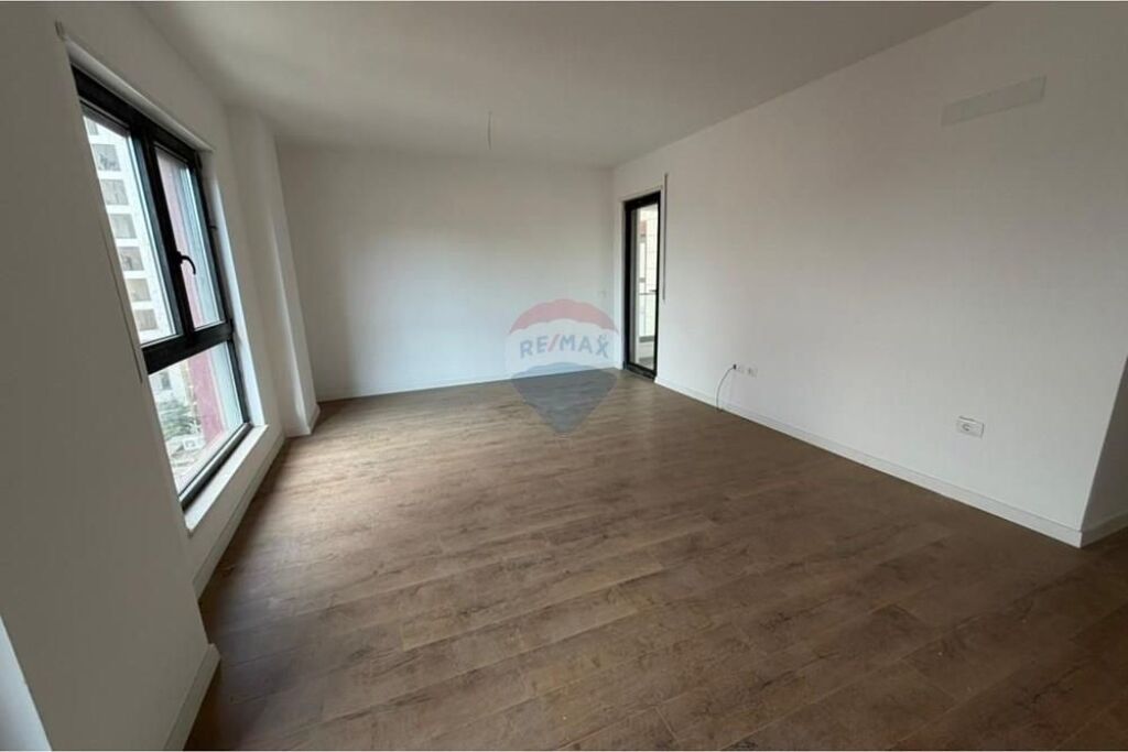 Apartament 2+1 per shitje---Komuna e Parisit !!!!