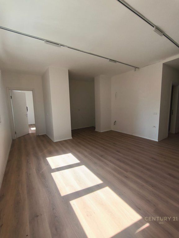 AFFITTIAMO AMBIENTE PER UFFICIO "PAZARI RI"!!