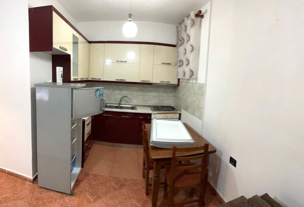 JEPET ME QERA APARTAMENT 1+1 TEK SELVIA, RRUGA GJON BUKUZU , 500 EURO