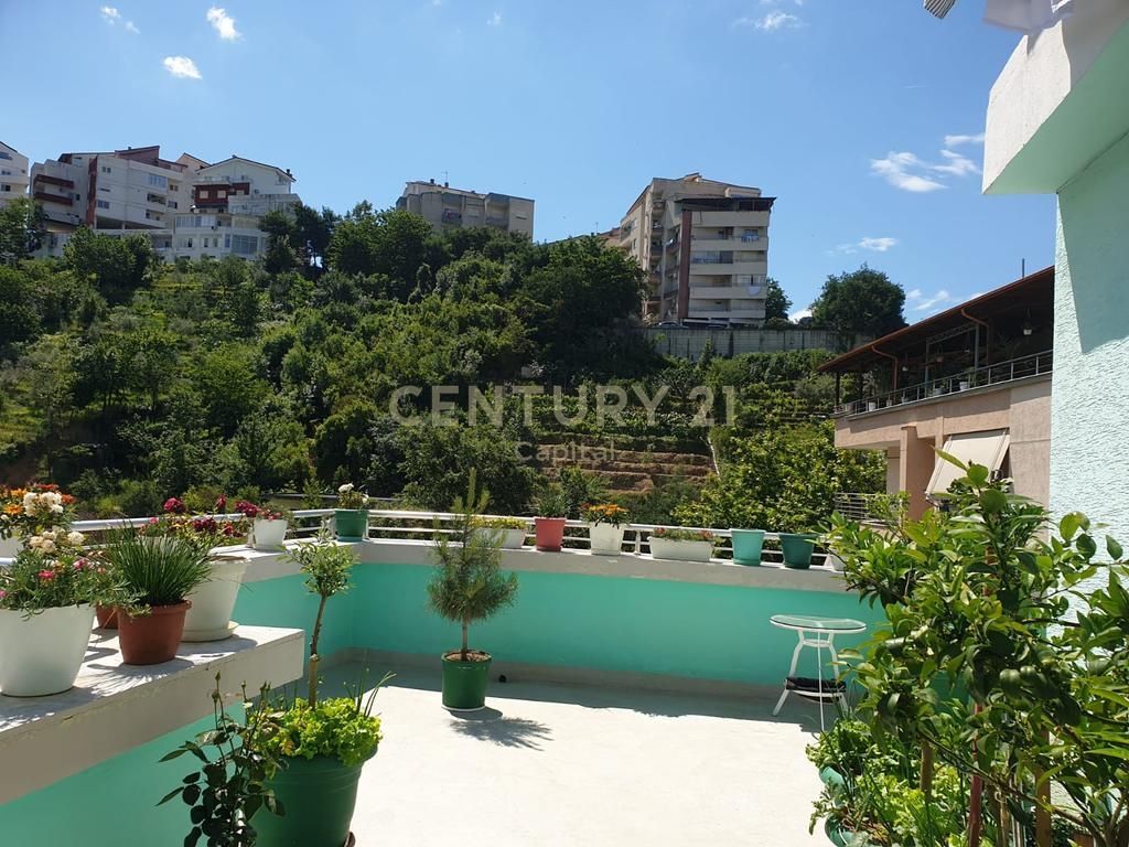 Shesim Apartament 2+1+2 + Verande – tek shkolla 9-vjecare Qesarak në Fresk