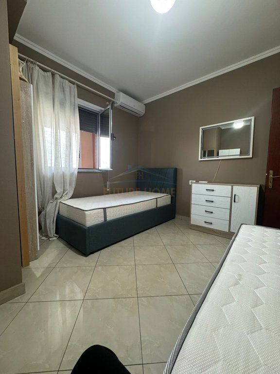 Qera, Apartament 2+1+2, Ish stacioni i fundit i Tiranes se Re.