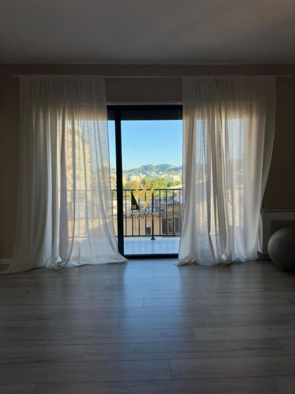 UFFICIO DI 77 M2 IN AFFITTO A MYSLYM SHYR 700 EURO
