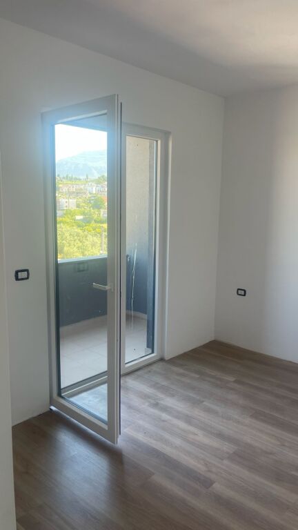 Shitet apartament 1+1 Paskuqan