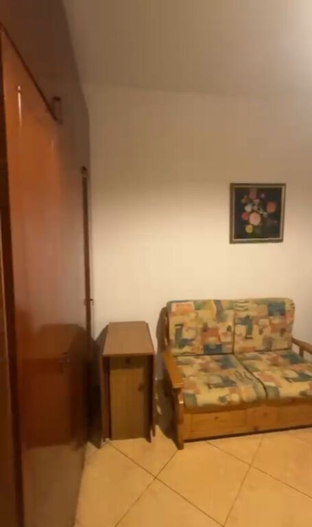 In affitto 2+1, Kodra Diellit