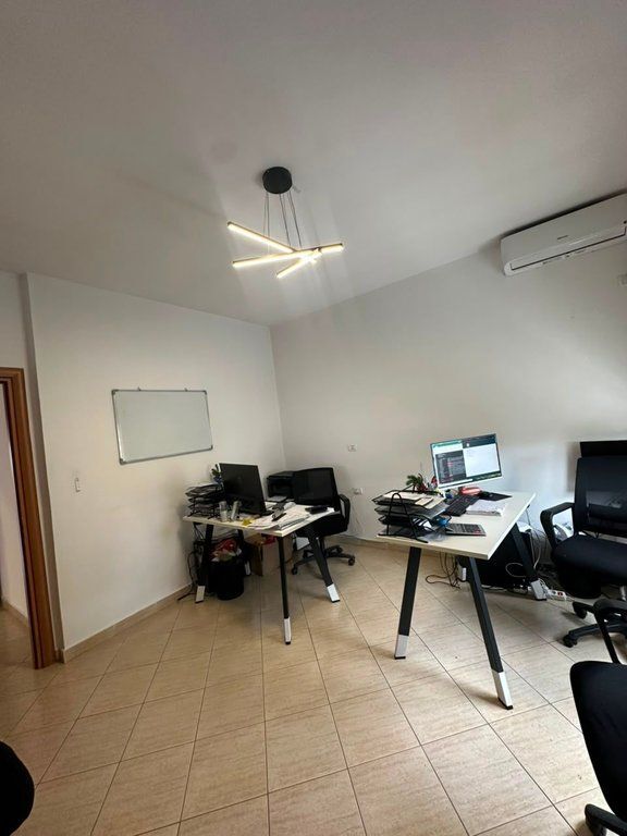 Office for Rent, Municipality of Paris