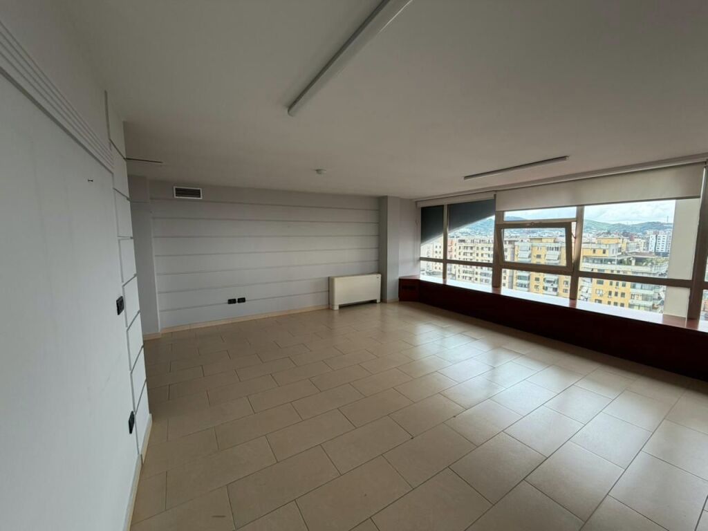 UFFICIO IN AFFITTO 450M2 VIA KAVAJES