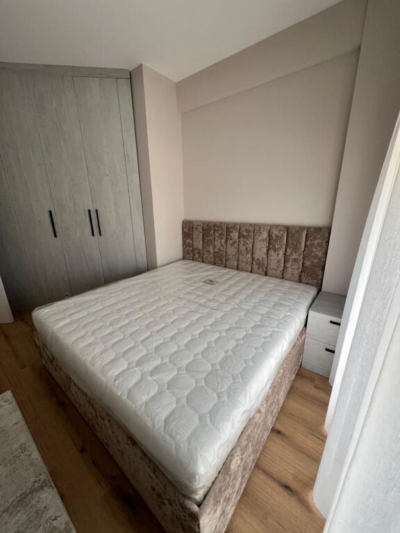 JEPET APARTAMENT ME QERA 1+1TEK LIQENI I THATE!