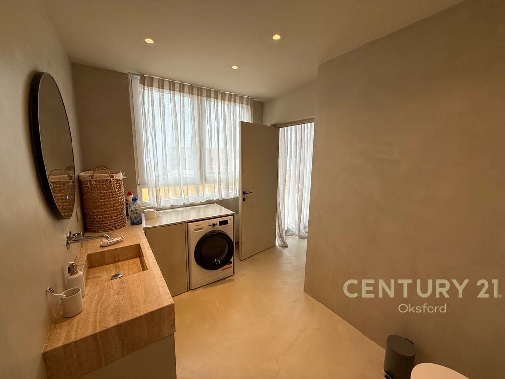 Japim me qira apartament modern+post parkimi pranë portit,Durrës!
