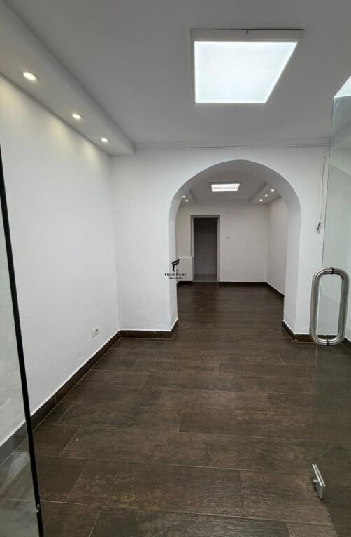 SHOP FOR RENT 45 M2 WILLSON SQUARE 65,000 LEKE  FH-76562