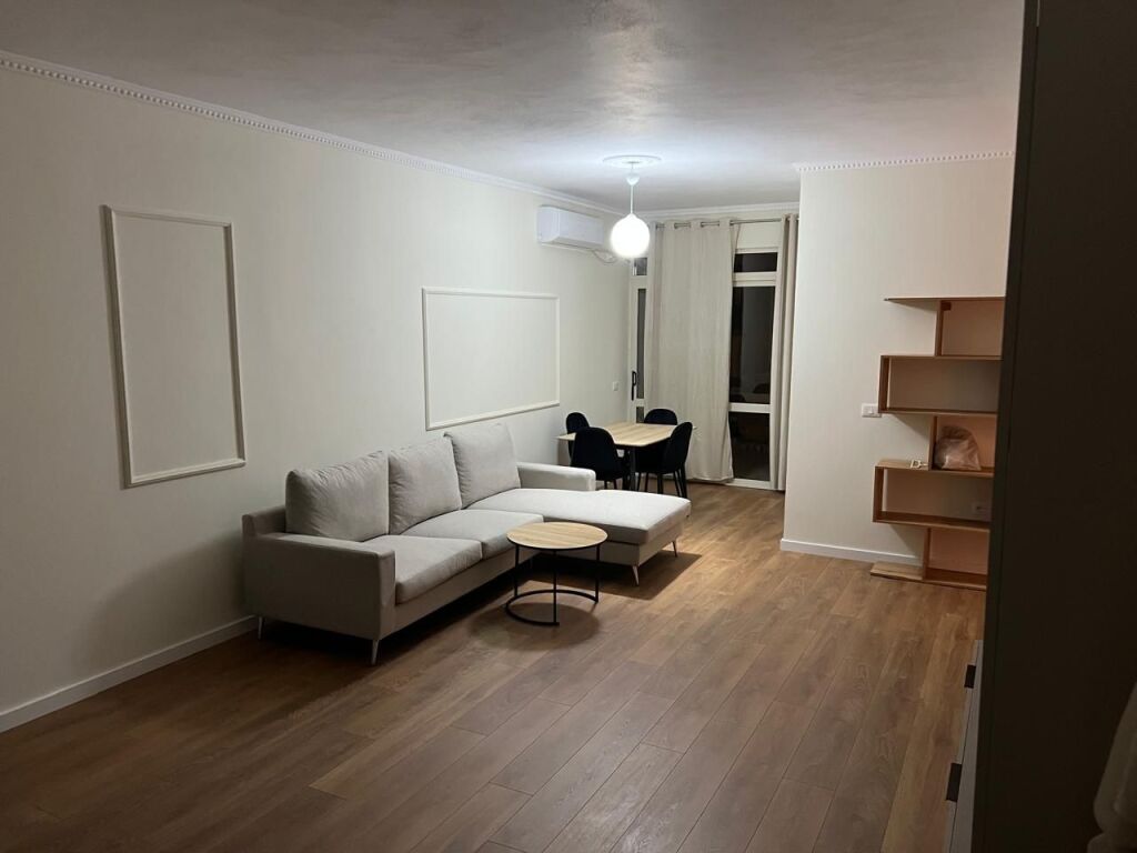 Plazh Durres Jepet me Qera 1+1 E mobiluar prane Spar Plazh