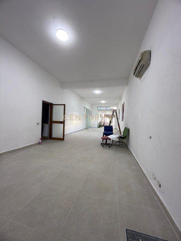 JEPET ME QIRA AMBIENT BIZNESI BUZE RRUGE , DURRES !!