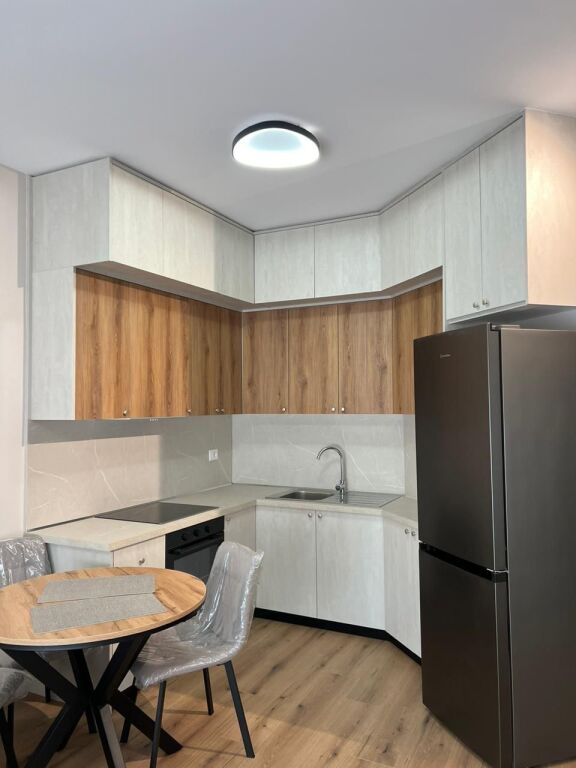 JEPET APARTAMENT ME QERA 1+1TEK LIQENI I THATE!