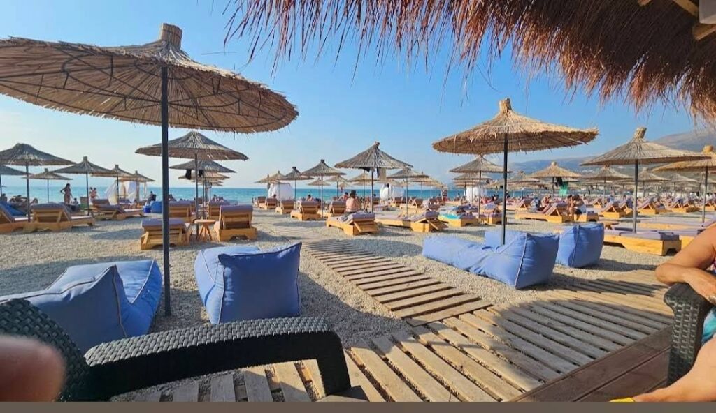 Shitet Apartament 1+1 me pamje anesore deti ne Radhime – Rexhina Palm Resort