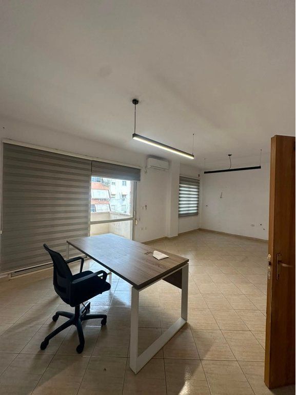 Office for Rent, Municipality of Paris
