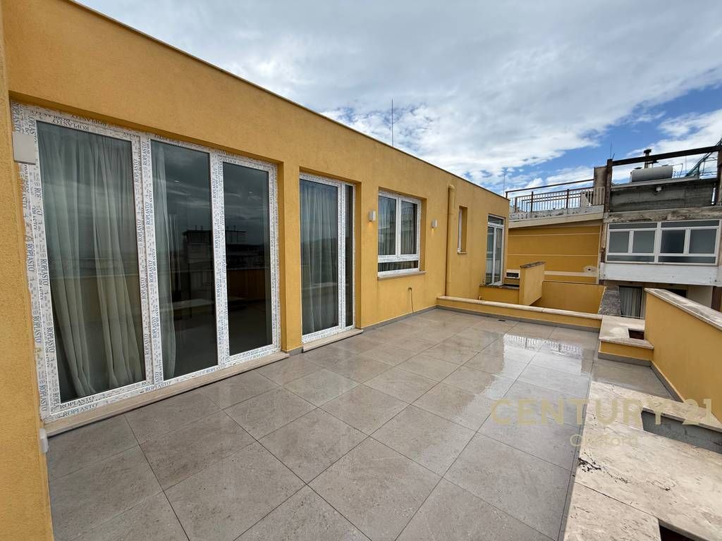 Japim me qira apartament modern+post parkimi pranë portit,Durrës!
