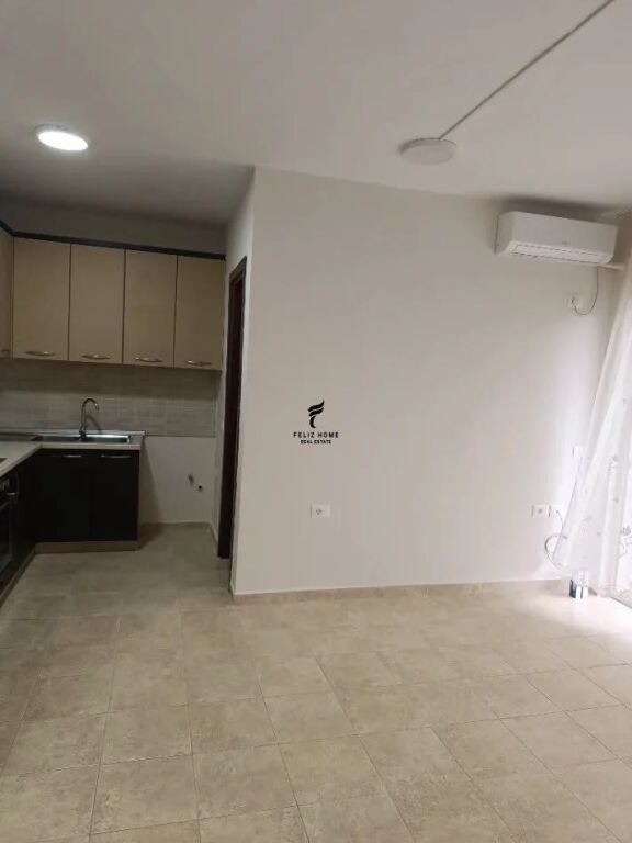 APARTAMENT ME QERA 1+1 FUSHA E AVIACIONIT 45.000 LEKE FH-76490