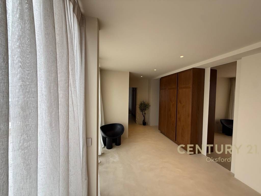 Japim me qira apartament modern+post parkimi pranë portit,Durrës!