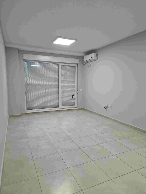 ZYRE ME QERA 55M2 21 DHJETORI 40.000 LEKE FH-76623