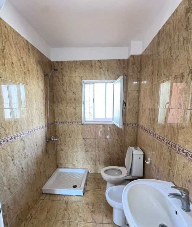 🏡 Vendesi in vendita 1+1 in Via Irfan Tomini