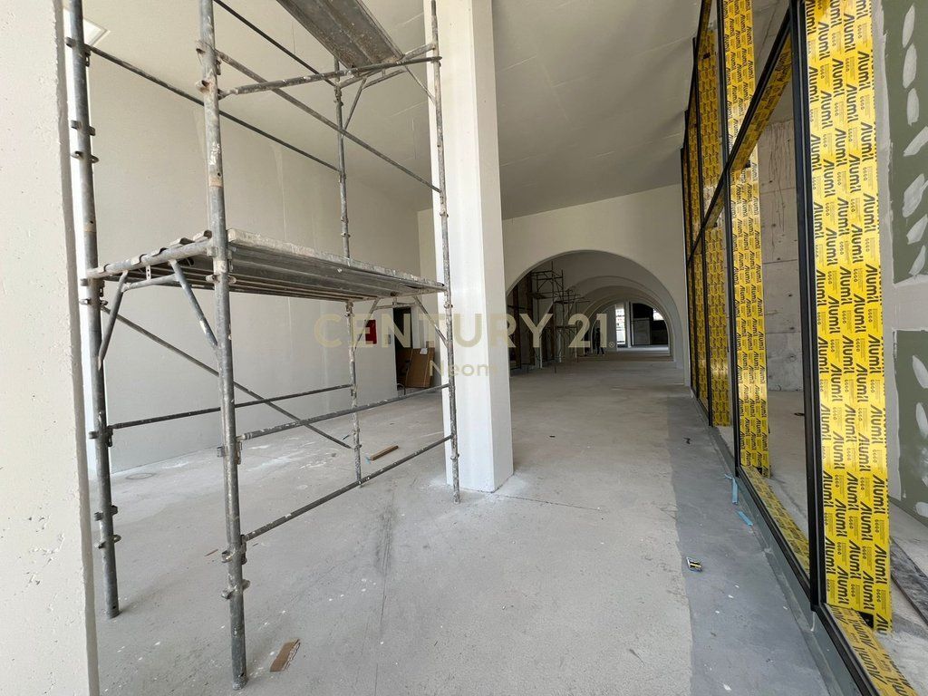 Commercial space for rent in one of the most strategic areas of the city, Park Avenue Complex.