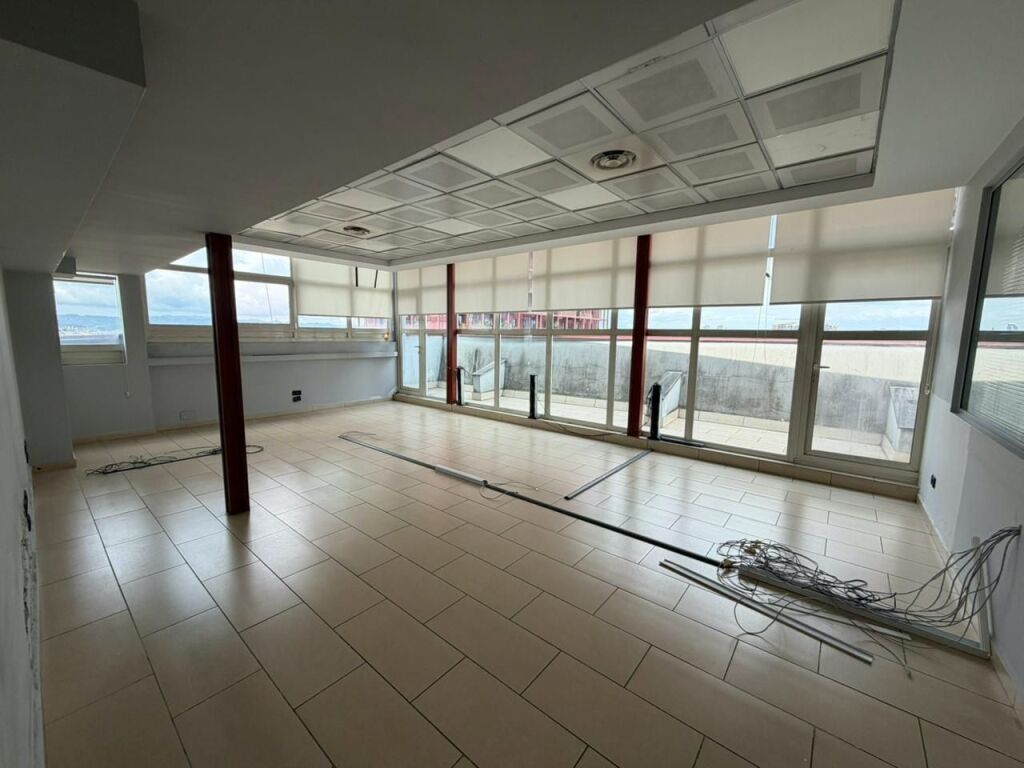 UFFICIO IN AFFITTO 450M2 VIA KAVAJES