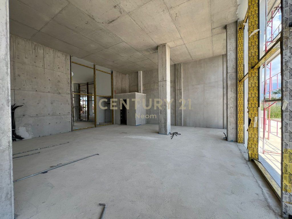 Commercial space for rent in one of the most strategic areas of the city, Park Avenue Complex.