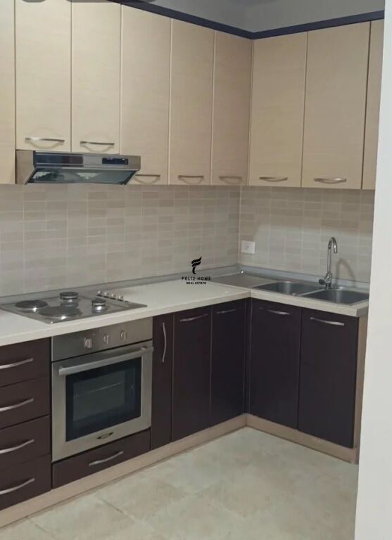 APARTAMENT ME QERA 1+1 FUSHA E AVIACIONIT 45.000 LEKE FH-76490