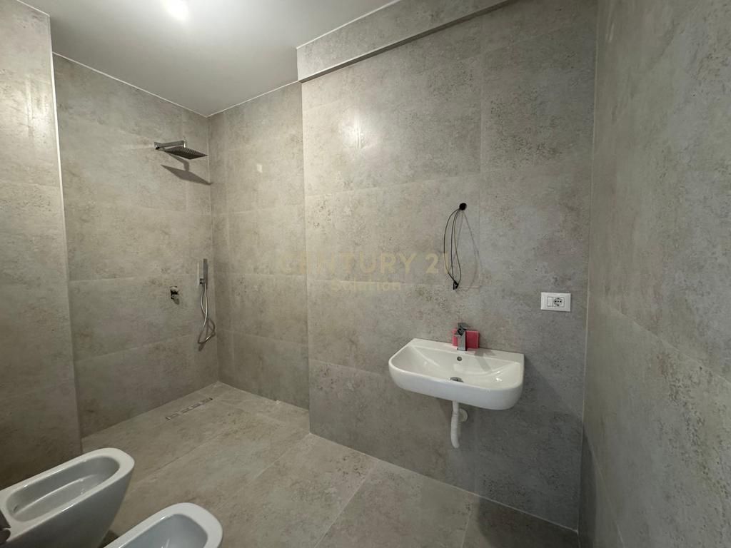 🏡 Shitet Apartament 2+1 + Parkim në Rezidencën Aura