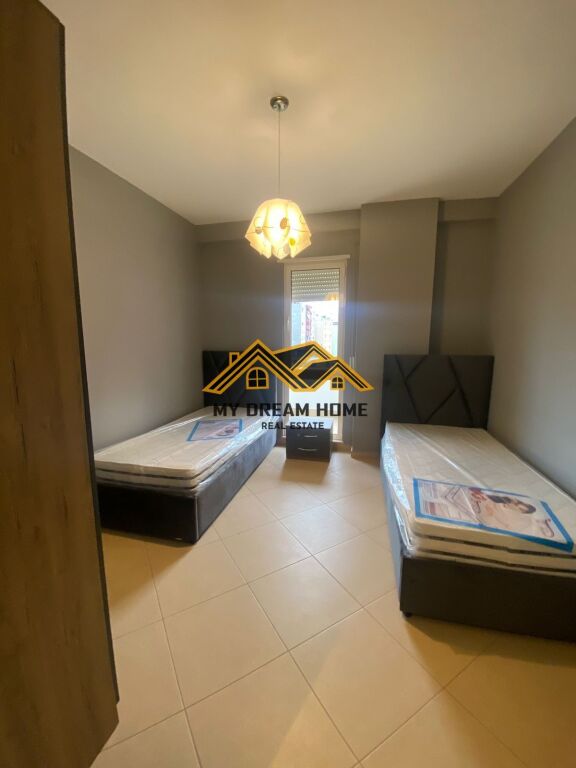 SHITET APARTAMENT 2+1+2 TEK ISH RAJONIT TE POLICISE !!!