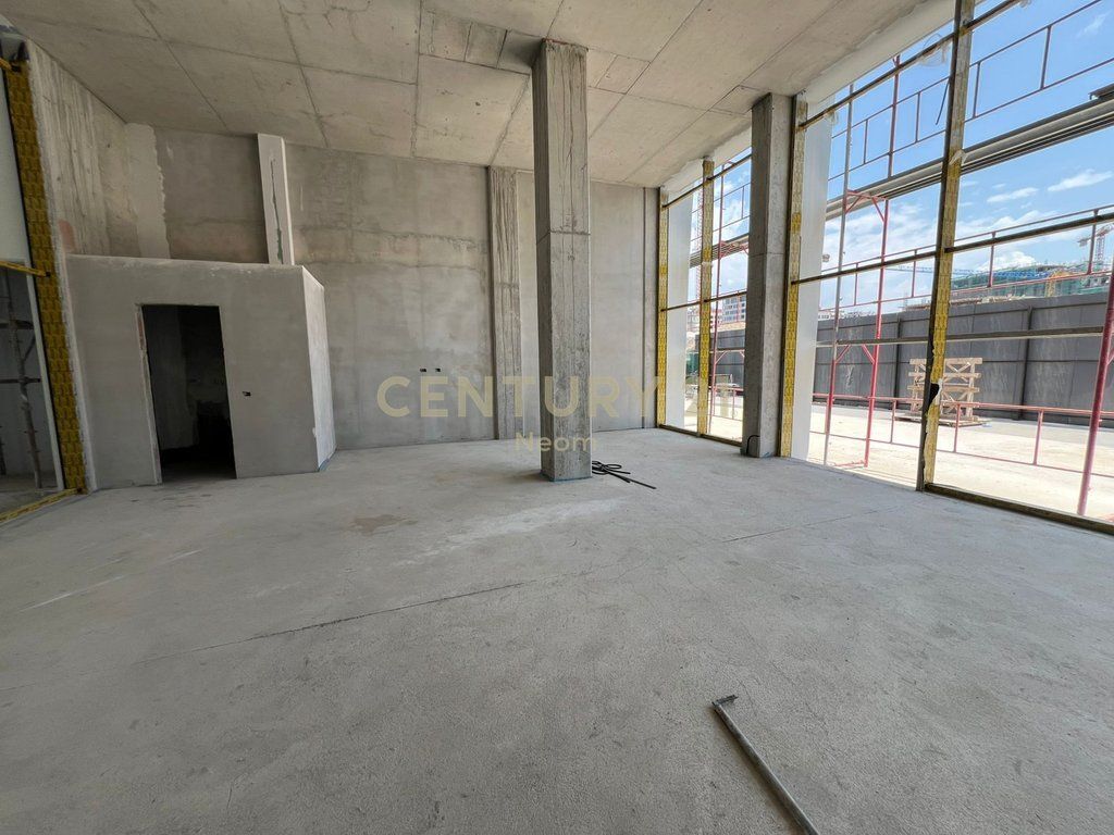 Commercial space for rent in one of the most strategic areas of the city, Park Avenue Complex.