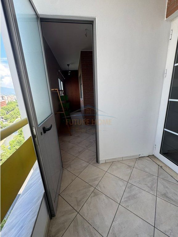 Qera, Apartament 2+1+2, Ish stacioni i fundit i Tiranes se Re.