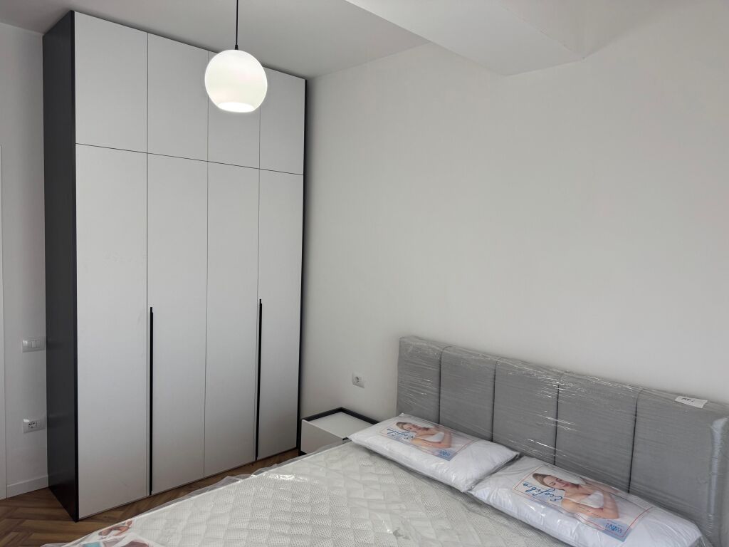 🏢Perballe Spitalit Amerikan 3,jepet me qera apartament,1+1+post parkimi,i mobiluar. 60,000Leke