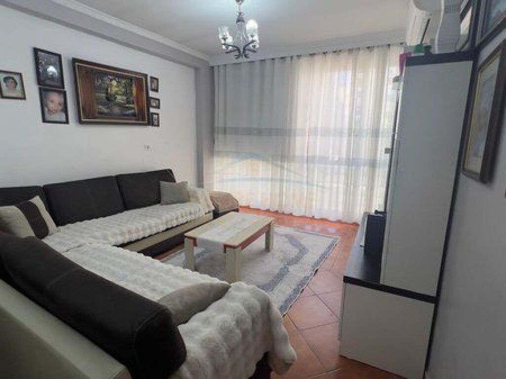 Shitet,Apartament 2+1, Misto Mame