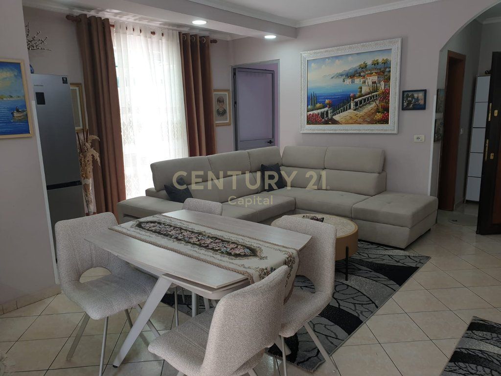 Shesim Apartament 2+1+2 + Verande – tek shkolla 9-vjecare Qesarak në Fresk