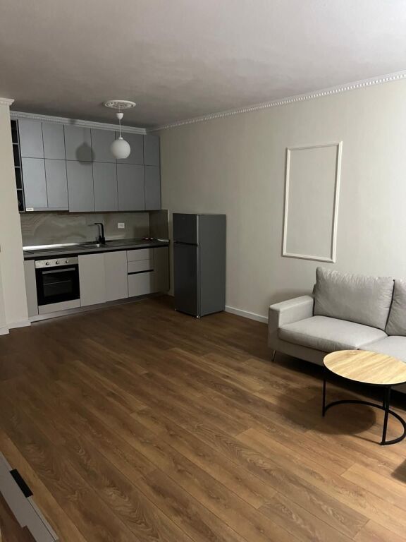 Plazh Durres Jepet me Qera 1+1 E mobiluar prane Spar Plazh