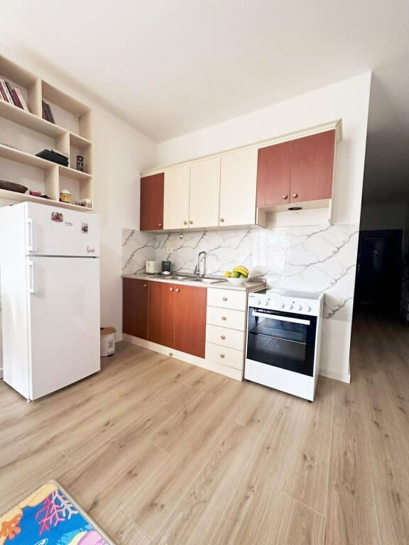 🏡 Banesë me Qira në Golem – 1+1 me Parking Privat