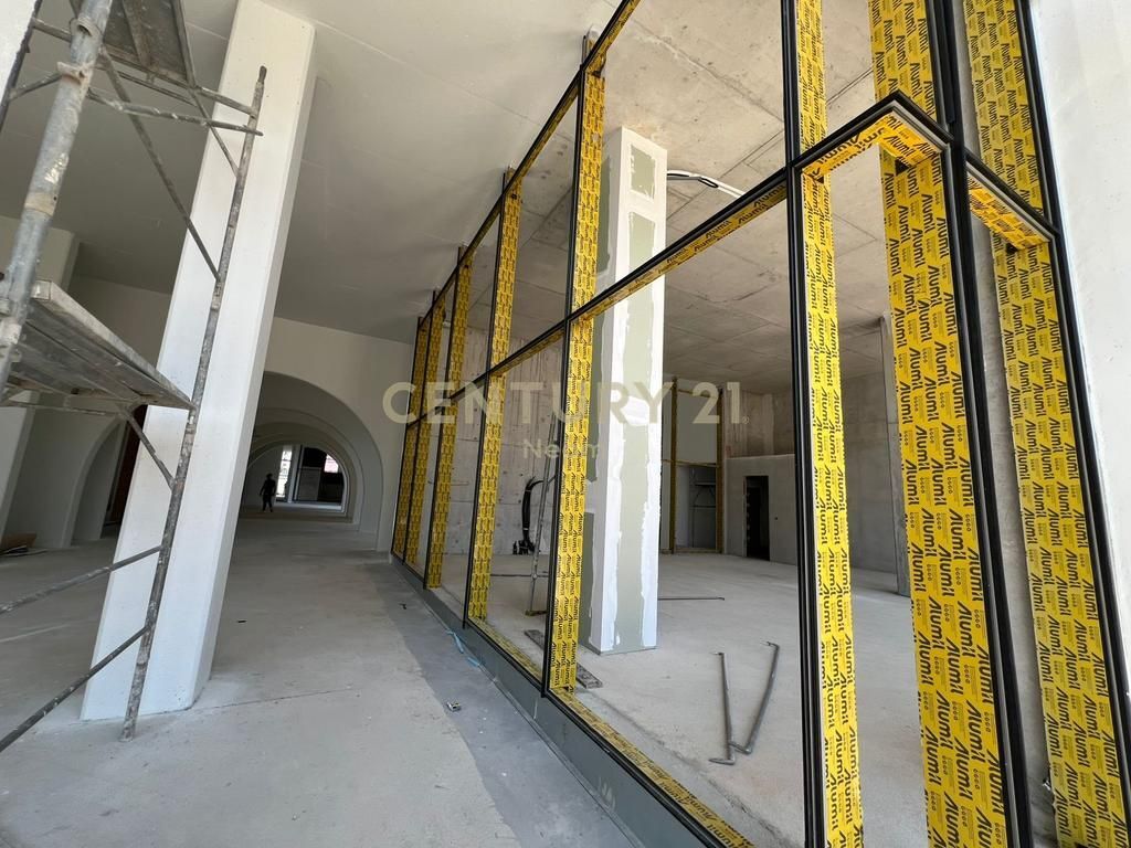 Commercial space for rent in one of the most strategic areas of the city, Park Avenue Complex.