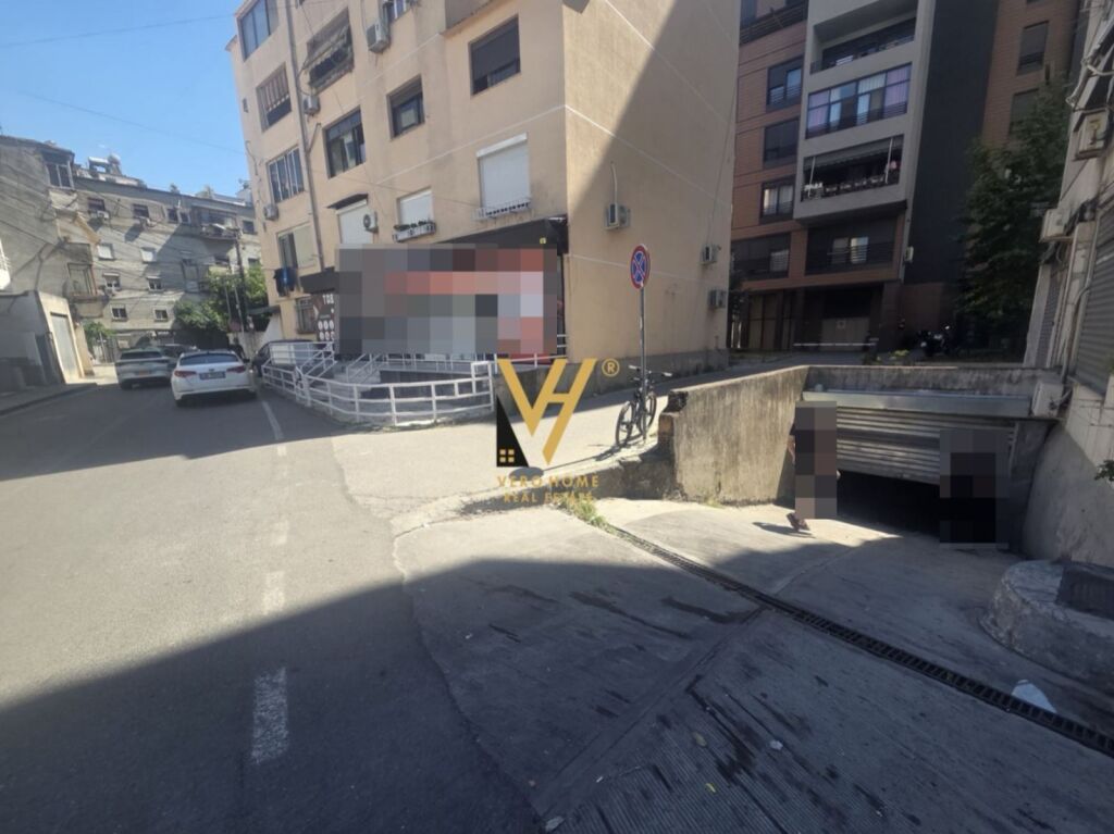 SHITET AMBIENT BIZNESI 350 M2 TE SHKOLLA E KUQE 25.000.000 LEKE