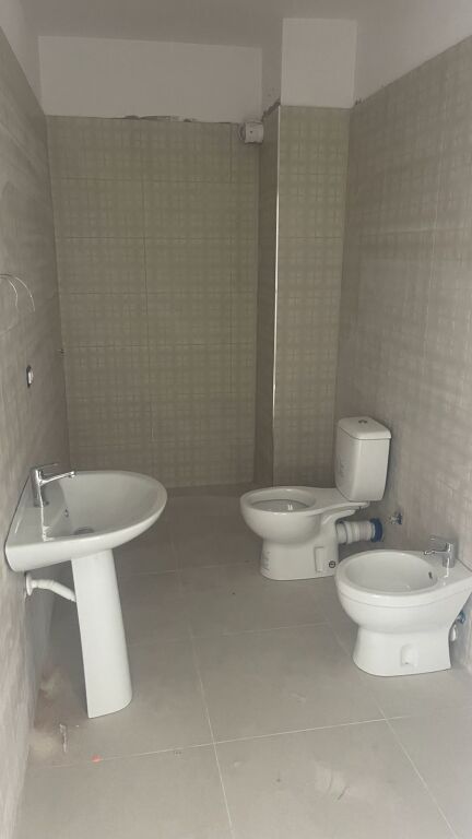 Shitet apartament 1+1 Paskuqan