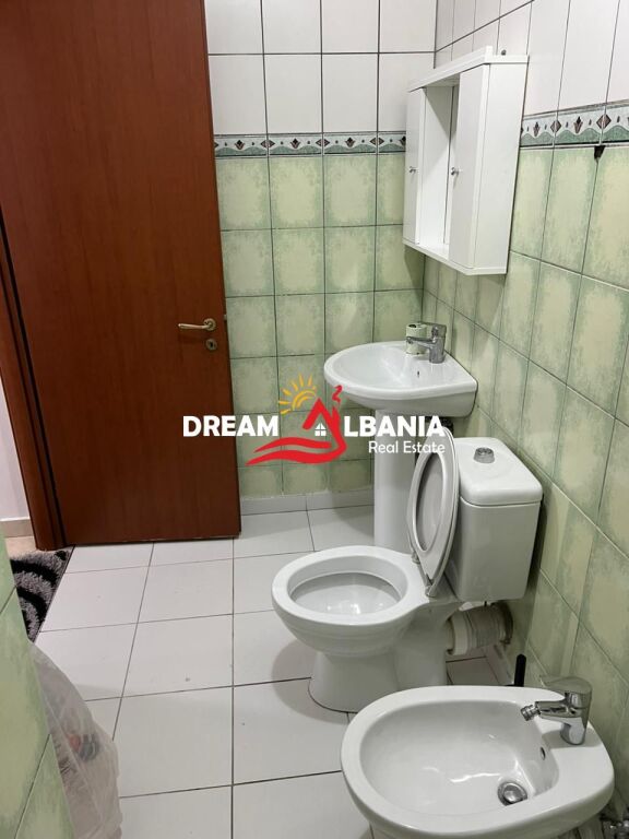 Jepet Apartament 2+1 me qera te Komuna Parisit, prane Kompleks Kika 1.(ID 42215568)