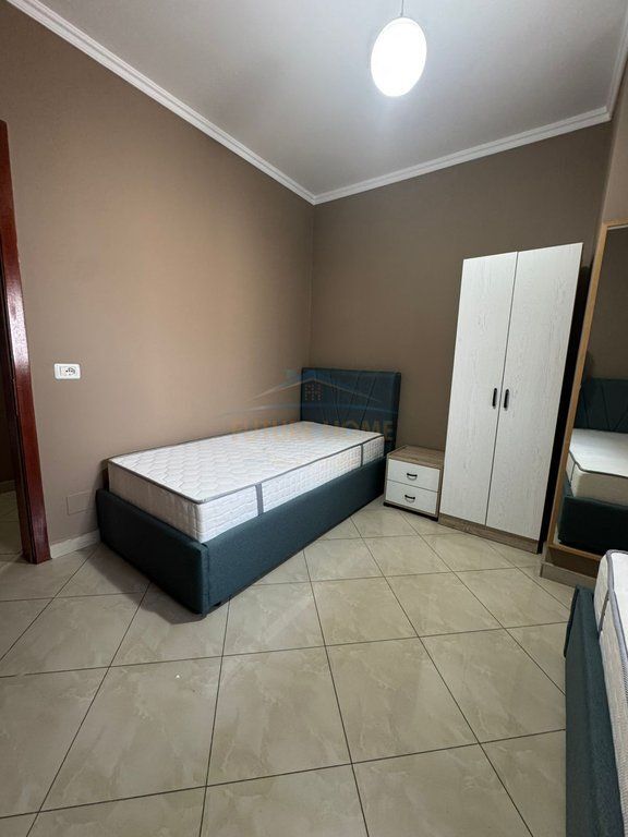 Qera, Apartament 2+1+2, Ish stacioni i fundit i Tiranes se Re.