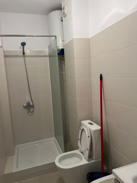 Plazh Durres Jepet me Qera 1+1 E mobiluar prane Spar Plazh