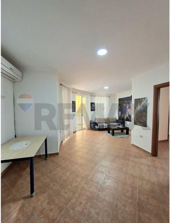 Shitet Apartament 3+1+2 në Yzberisht